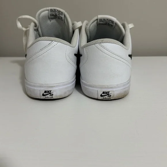 MEN'S NIKE SB CHARGE SNEAKERS - Picture 3 of 8